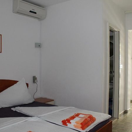 Apartmani Atila Damir Omiš Exteriör bild