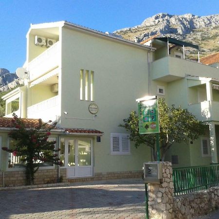 Apartmani Atila Damir Omiš Exteriör bild