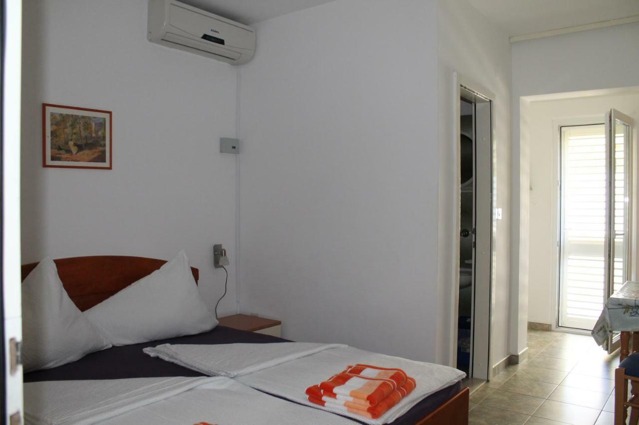 Apartmani Atila Damir Omiš Exteriör bild
