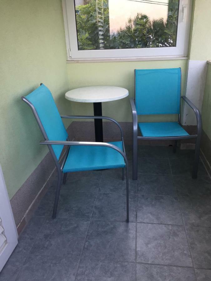 Apartmani Atila Damir Omiš Exteriör bild