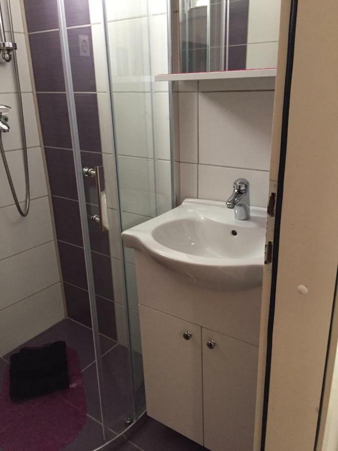 Apartmani Atila Damir Omiš Exteriör bild