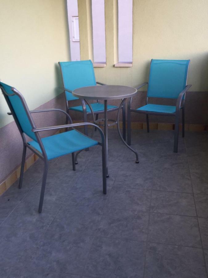 Apartmani Atila Damir Omiš Exteriör bild