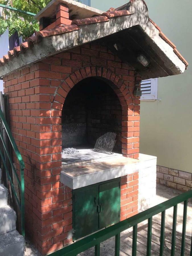 Apartmani Atila Damir Omiš Exteriör bild