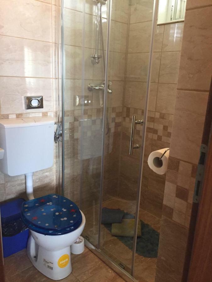 Apartmani Atila Damir Omiš Exteriör bild