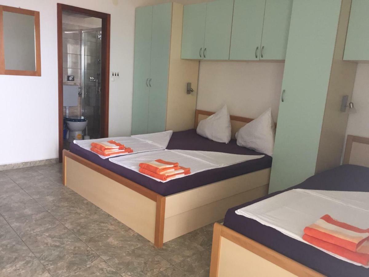 Apartmani Atila Damir Omiš Exteriör bild