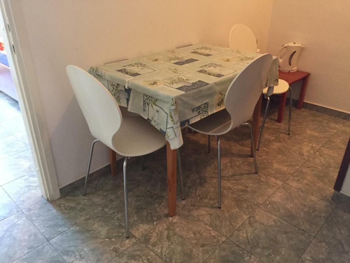 Apartmani Atila Damir Omiš Exteriör bild