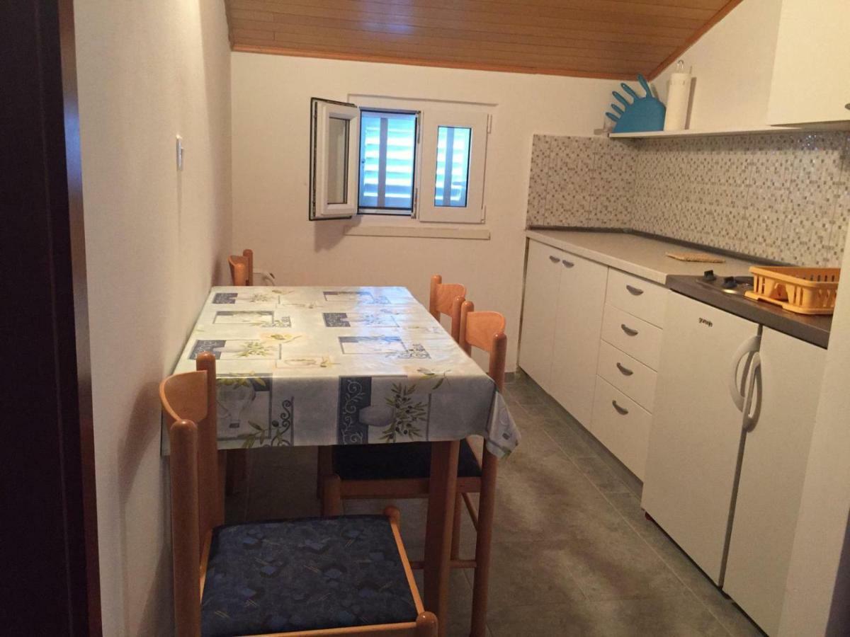 Apartmani Atila Damir Omiš Exteriör bild