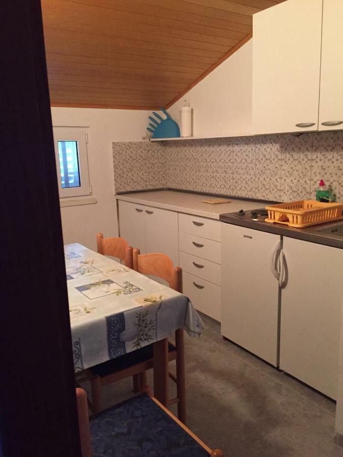 Apartmani Atila Damir Omiš Exteriör bild