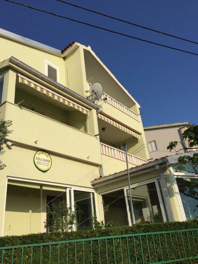 Apartmani Atila Damir Omiš Exteriör bild