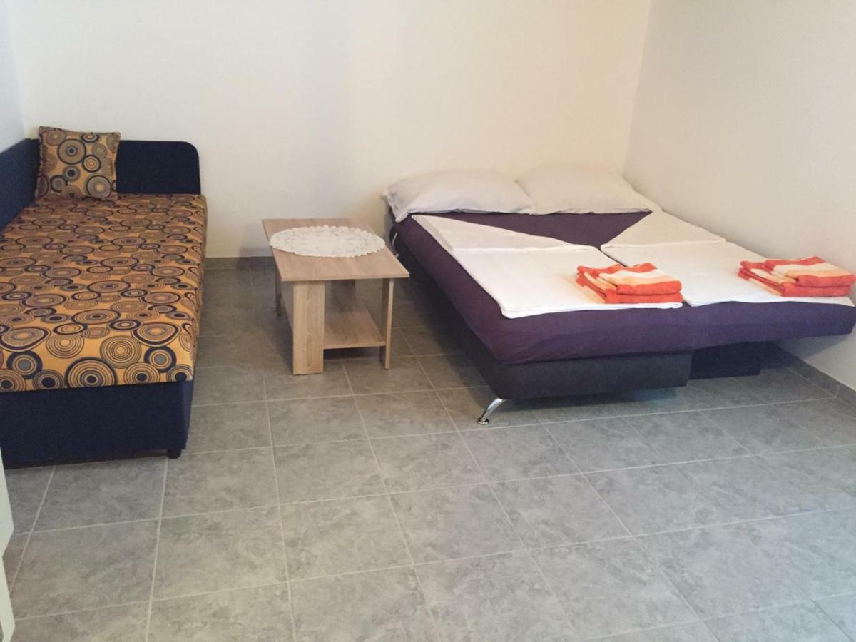 Apartmani Atila Damir Omiš Exteriör bild