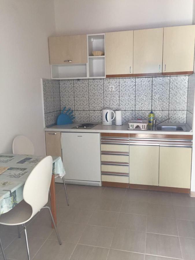 Apartmani Atila Damir Omiš Exteriör bild