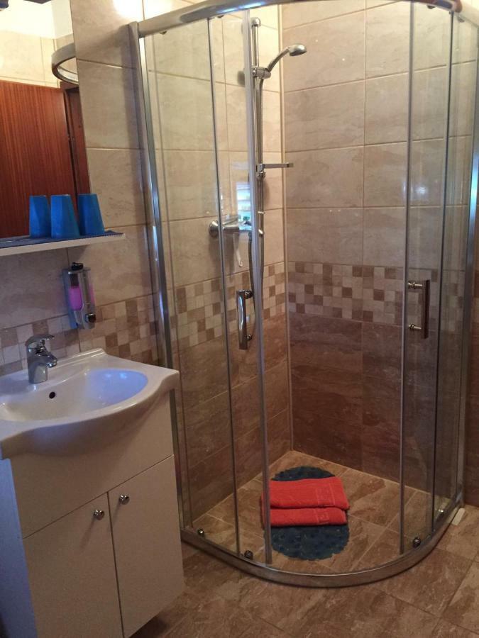 Apartmani Atila Damir Omiš Exteriör bild